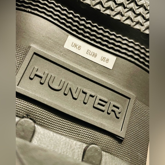 New women’s Hunter tall black rain boots w/ socks - Picture 3 of 15